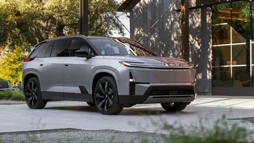 Toyota aposta alto e apresenta SUV elétrico de sete lugares