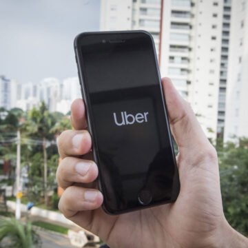 Uber anuncia investimento de US$ 100 milhões em estações de recarga para robotáxis nos EUA