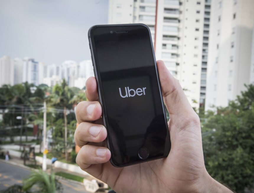 Uber anuncia investimento de US$ 100 milhões em estações de recarga para robotáxis nos EUA