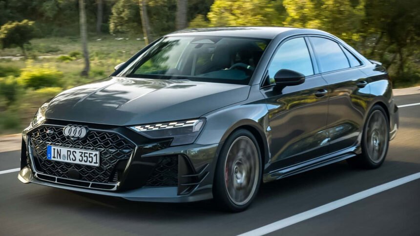 alfredo-filho-audi-rs3-competition-limited-50-anos-motor-cinco-cilindros-01 Audi apresenta RS3 Competition Limited que celebra 50 anos do motor de cinco cilindros