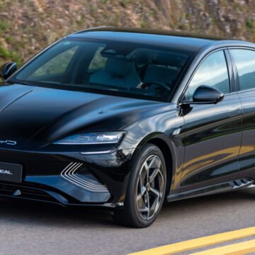 Carros seminovos elétricos e híbridos têm desvalorização de até 21%, revela pesquisa