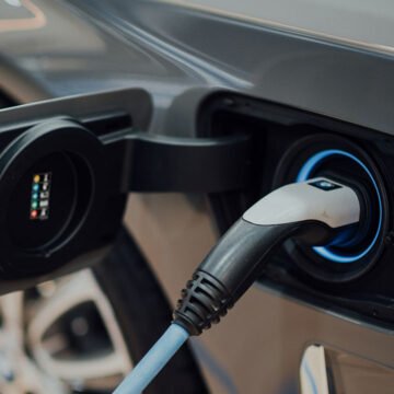 Europa vê elétricos e híbridos chegarem a quase 70% das vendas no 1º bimestre