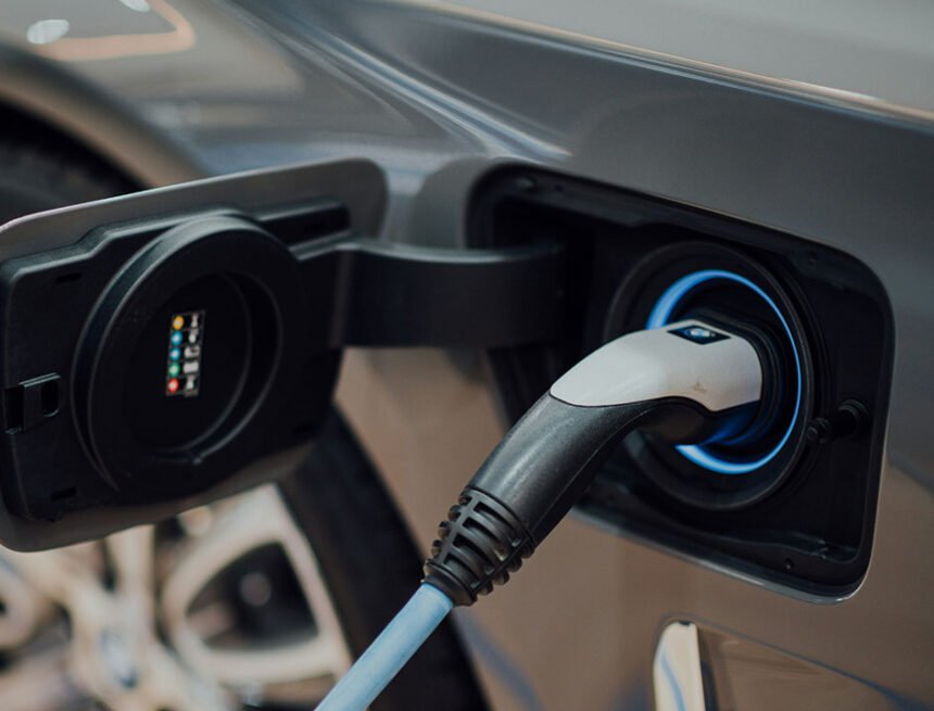 Europa vê elétricos e híbridos chegarem a quase 70% das vendas no 1º bimestre