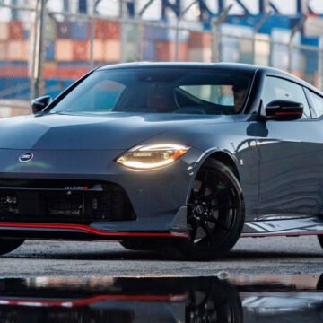 Novo Nissan Z NISMO 2027 resgata o câmbio manual e reforça a proposta esportiva