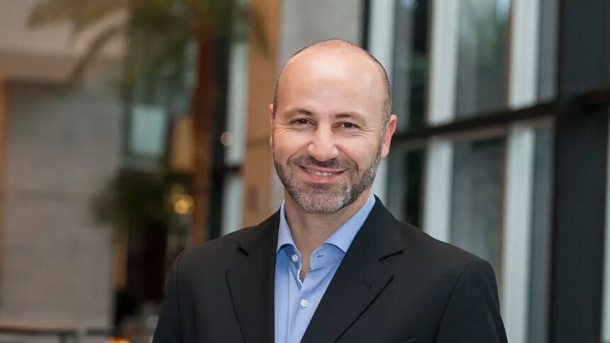 CEO da Stellantis afirma que as medidas do governo ainda são insuficientes para proteger a indústria automotiva brasileira