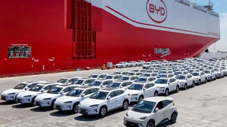 BYD vê lucro cai e corta empregos sob pressão no mercado chinês
