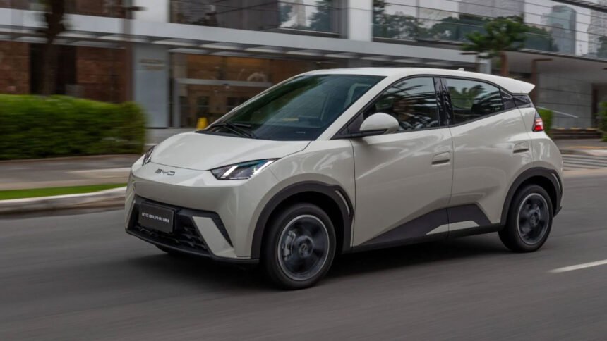 Carros eletrificados disparam 42% em março de 2026 no Brasil