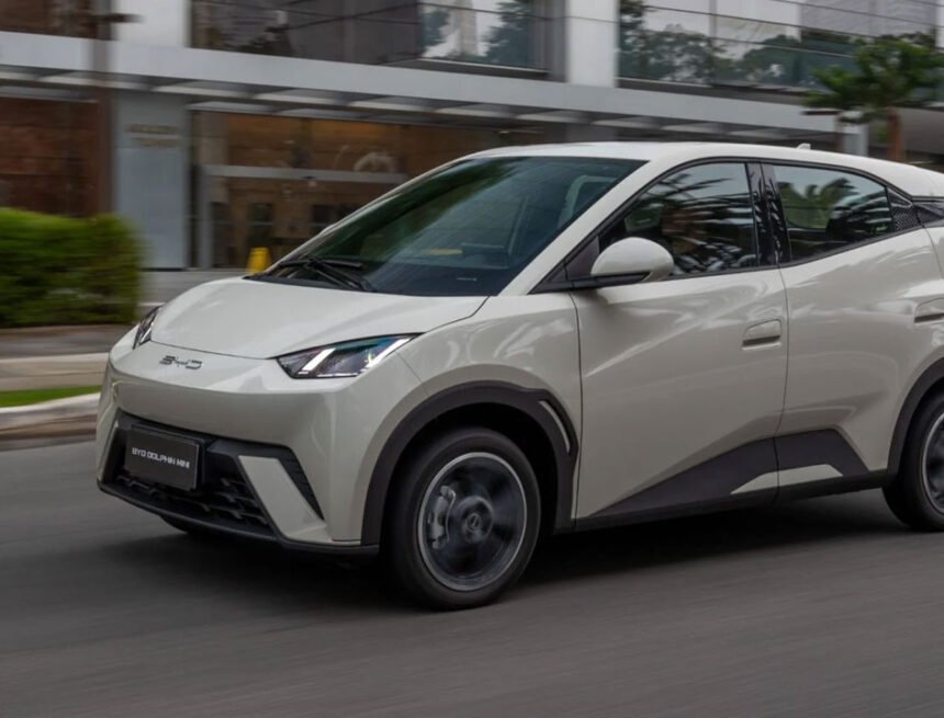 Carros eletrificados disparam 42% em março de 2026 no Brasil