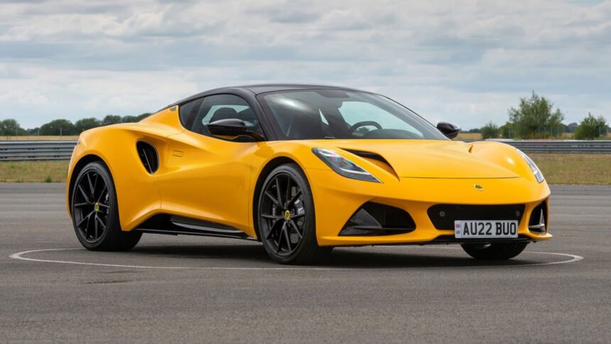 Lotus desembarca no Brasil com carros de até 900 cv e mira rivalidade direta com a Porsche