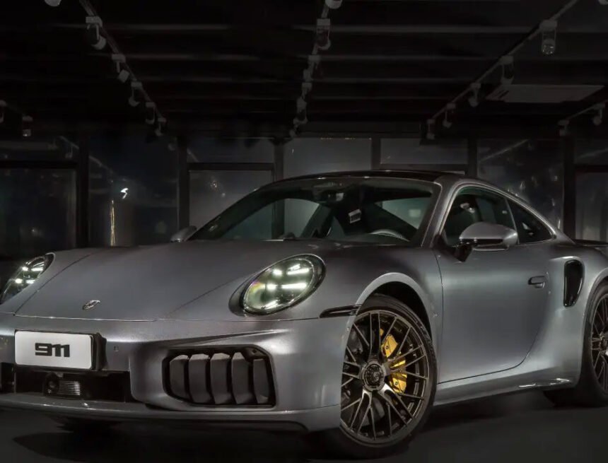 Novo 911 Turbo S chega ao Brasil com sistema híbrido e 711 cv