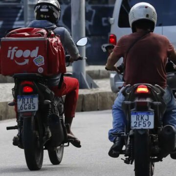 Explosão da frota leva Congresso a discutir corredores exclusivos para motos no país