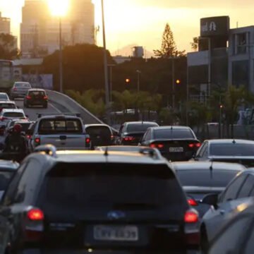 Mercado de carros novos cresce 19,5% em abril e chinesas pressionam montadoras
