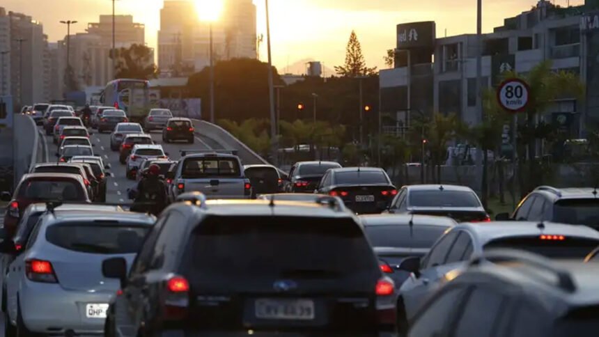 Mercado de carros novos cresce 19,5% em abril e chinesas pressionam montadoras