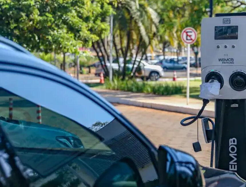 Mercado de eletrificados cresce 3,7% em abril no Amazonas, e elétricos ampliam domínio