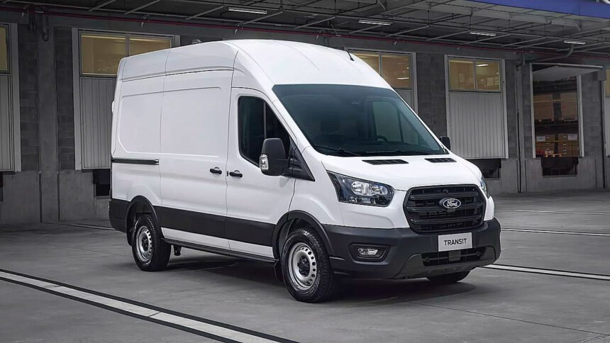 Ford convoca Transit 2025 e 2026 para recall por risco de falha elétrica e incêndio