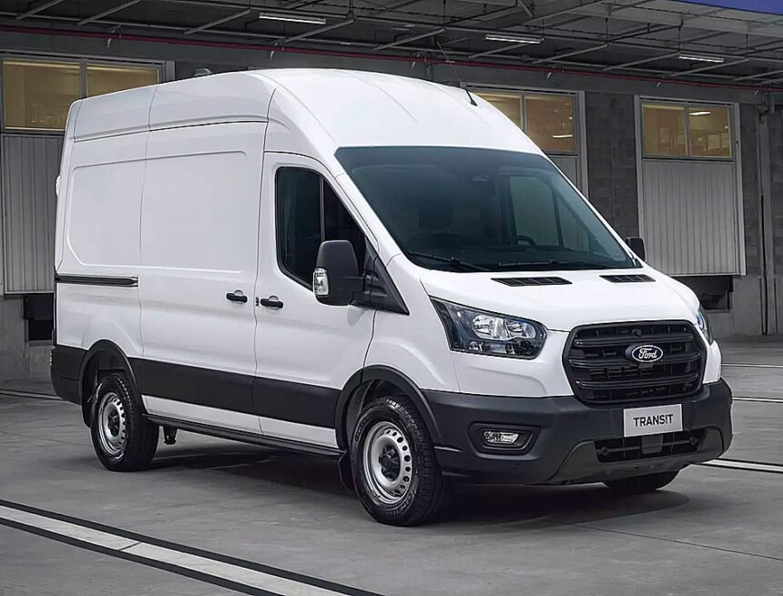 Ford convoca Transit 2025 e 2026 para recall por risco de falha elétrica e incêndio