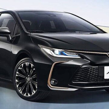 Toyota usa os 60 anos do Toyota Corolla para sustentar o modelo antes da nova geração