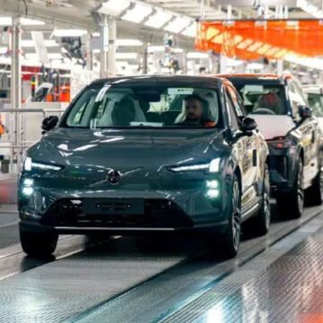 Volvo acelera produção do Volvo EX60 após alta global e avanço dos elétricos premium